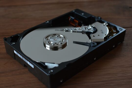 The difference between HDD and SSD, and using the best in hosting: