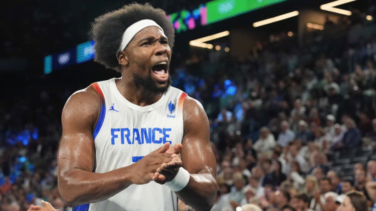 France Ends Group with a Domination over Iceland